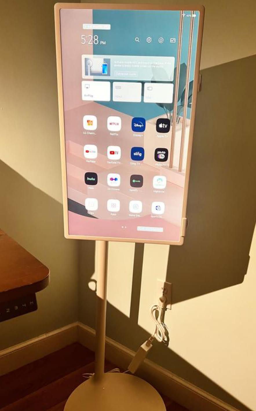 JEESTON 22” Android TV Tablet – Full HD touchscreen with 8MP camera on a wheeled stand..