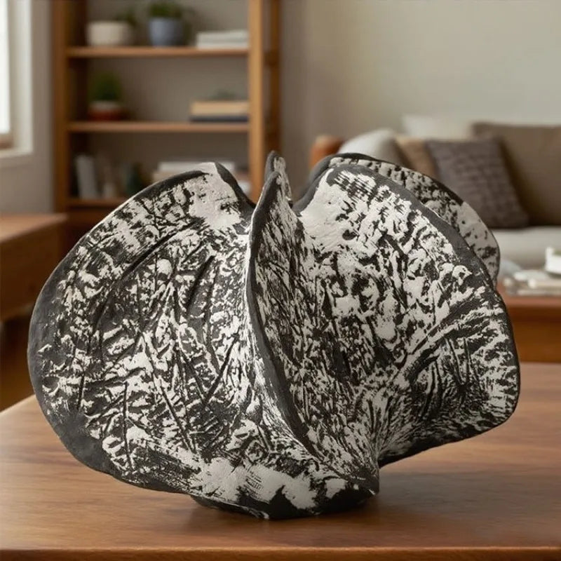 Simple Luxury Dining Table Vases Creative Hand Drawn Entrance Hall Ornaments Abstract Irregular Art Living Room Decoration